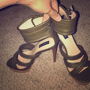 Jungle green high heels